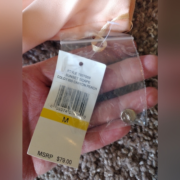 CeCe Pleated Halter Neck Sleeveless Peach Blouse Medium NWT - Picture 5 of 9